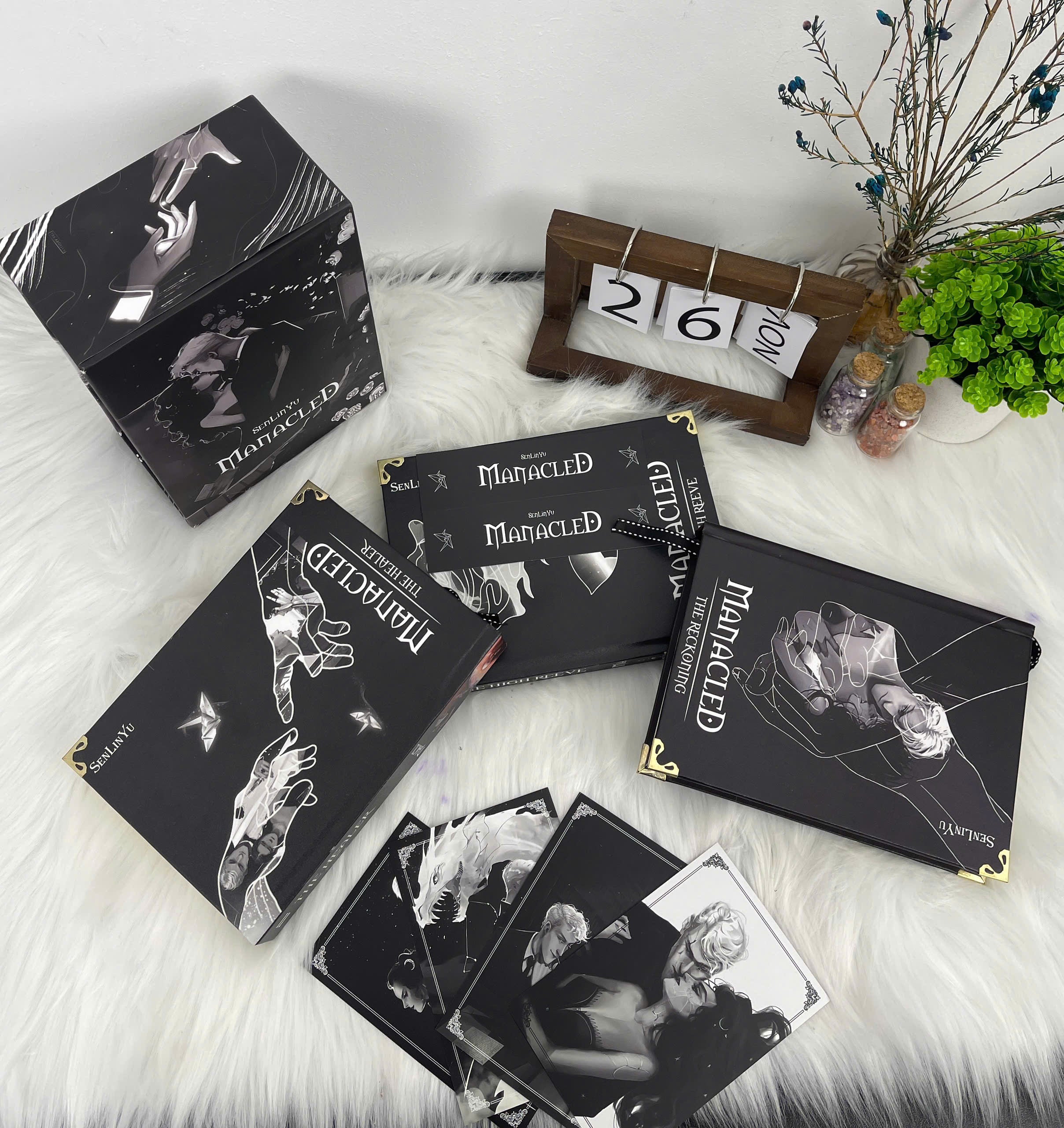 Manacled Book – Complete 3-Book Set by Senlinyu | Collector’s Fanfiction Edition | Posters & Bookmarks Included
